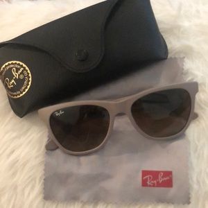 Ray-Ban wayfarer sunglasses